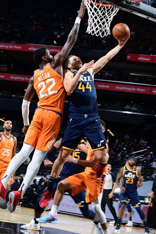 天博电竞app下载- 吉米怀特和飓风希金斯对战享特与摩西 